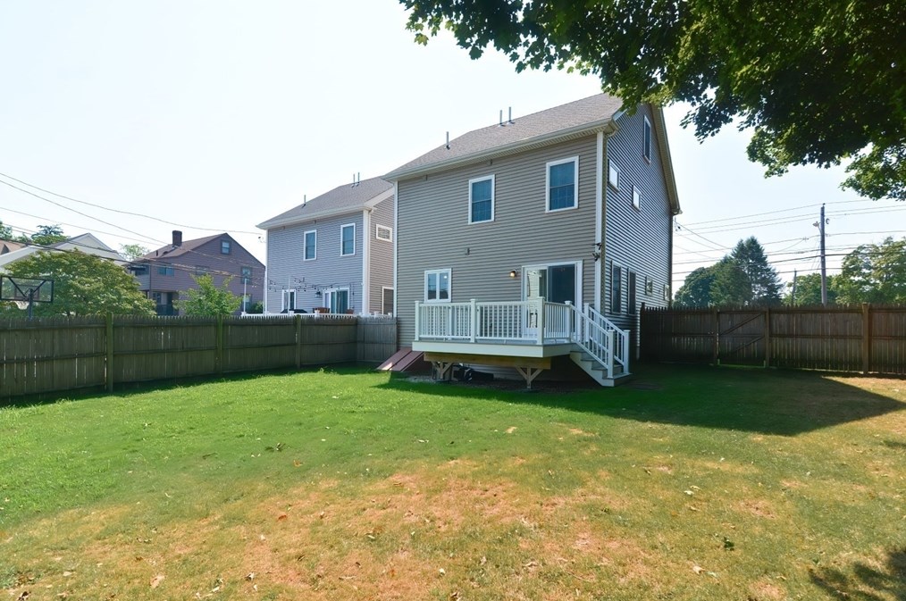 290 Warren St, Waltham MA 02453-7067 exterior