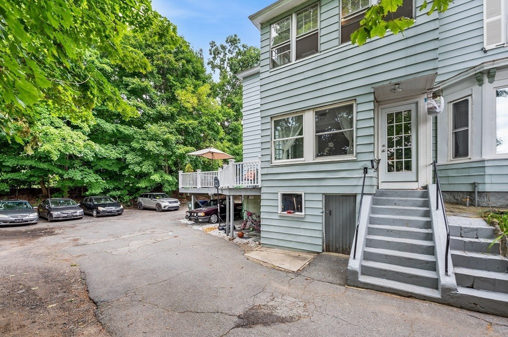 127 Lancaster St, Leominster MA 01453-4378 exterior