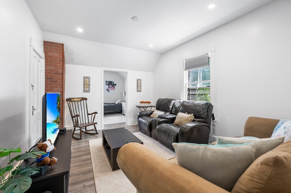 127 Lancaster St, Leominster MA 01453-4378 exterior