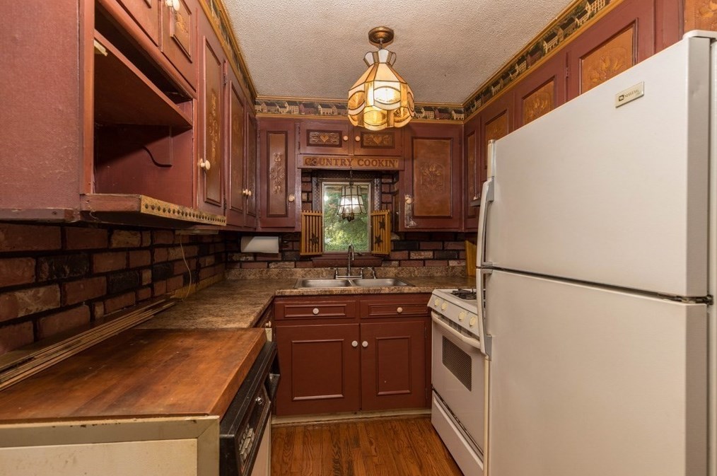 24 Dingley St, Leominster, MA 01453