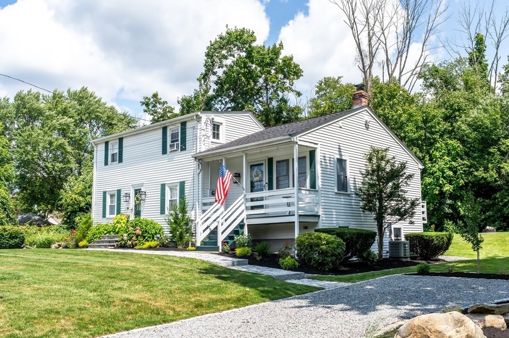 16 Bates St, Mendon, MA 01756