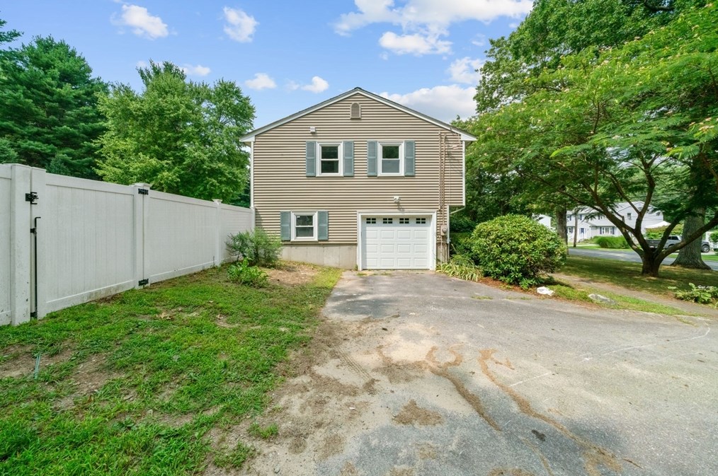 139 Staples St, Taunton MA  02718-1453 exterior