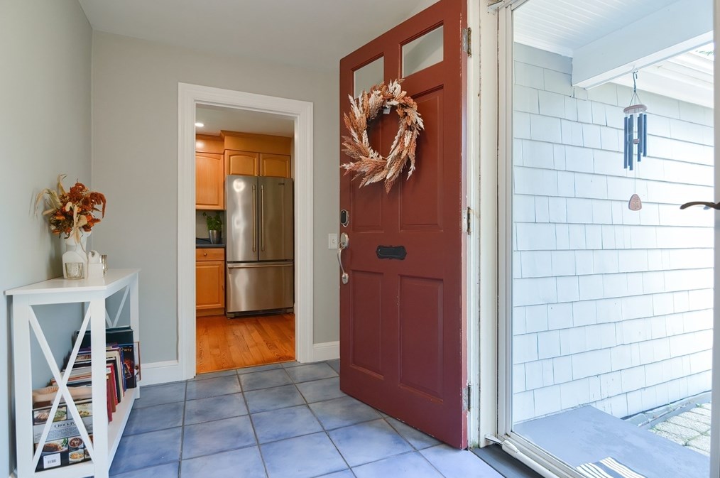 72 W Main St, Merrimac, MA 01860