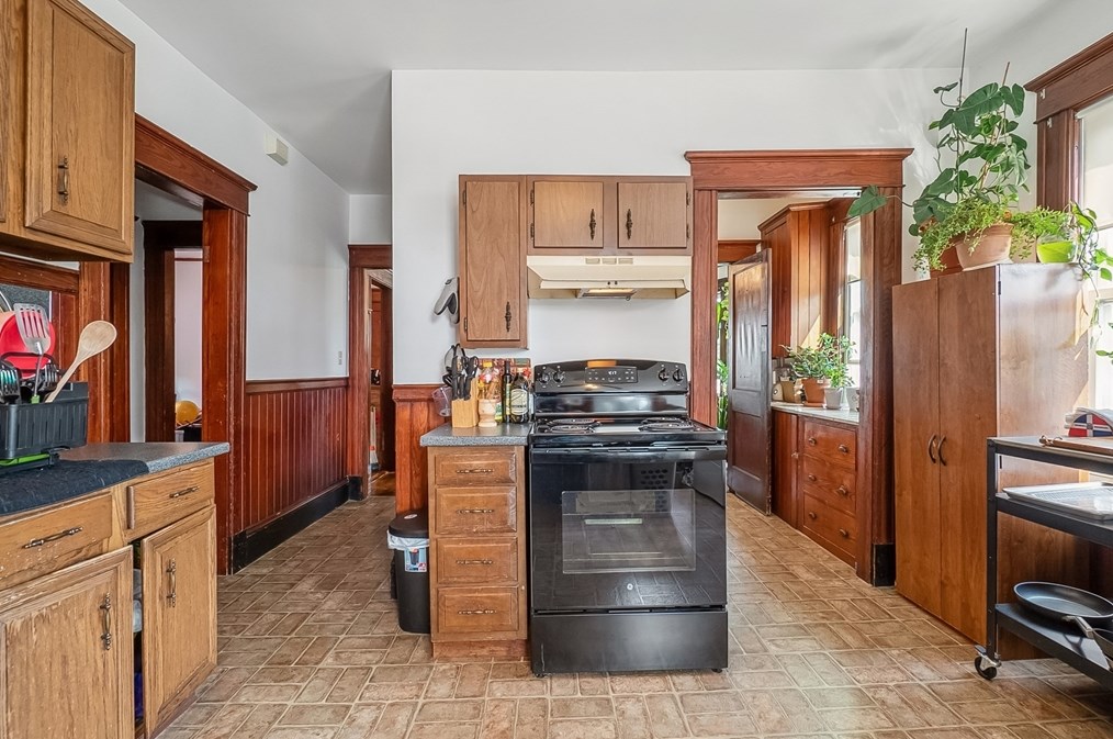 450 Broadway St, Chicopee MA 01020-2442 exterior