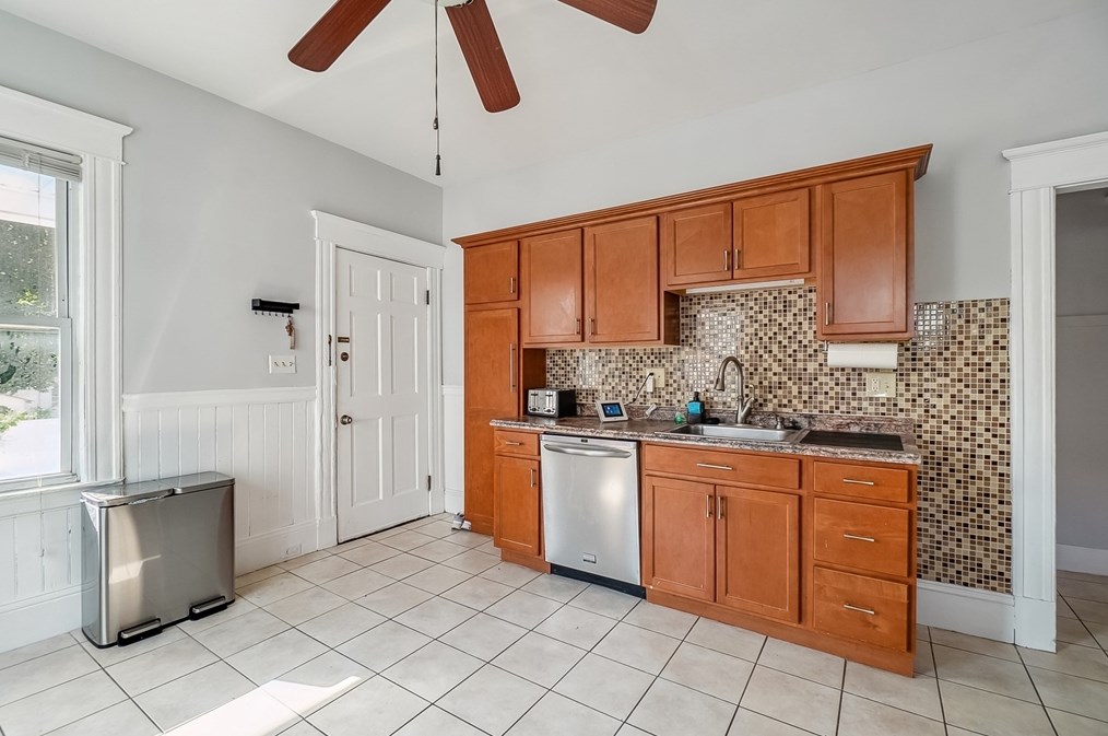 450 Broadway St, Chicopee MA 01020-2442 exterior