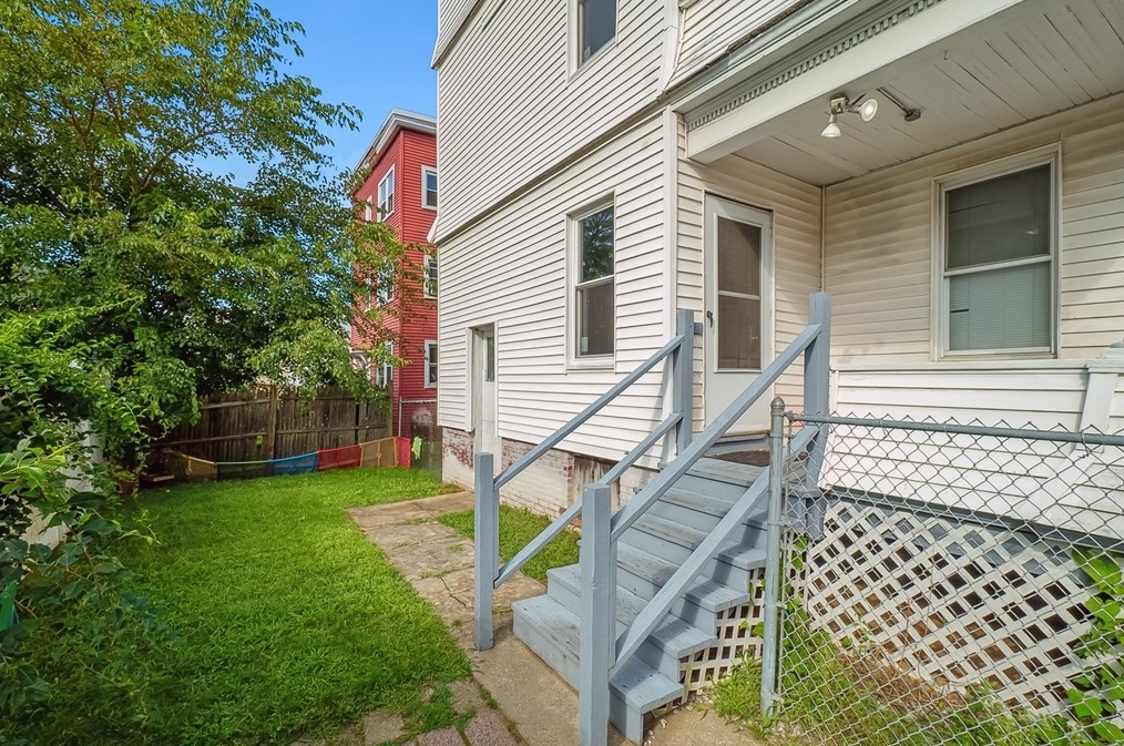 450 Broadway St, Chicopee MA 01020-2442 exterior