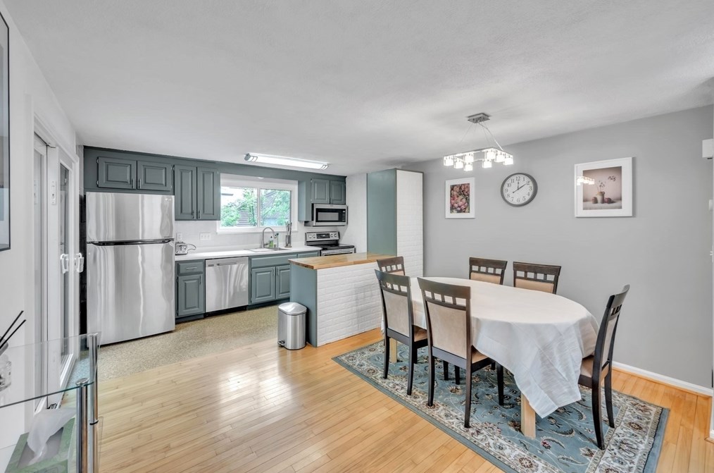 140 Mountain Gate Rd, Ashland, MA 01721-2385