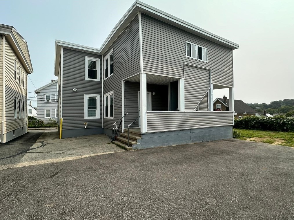 19 Hudson St #1, Lowell, MA 01852