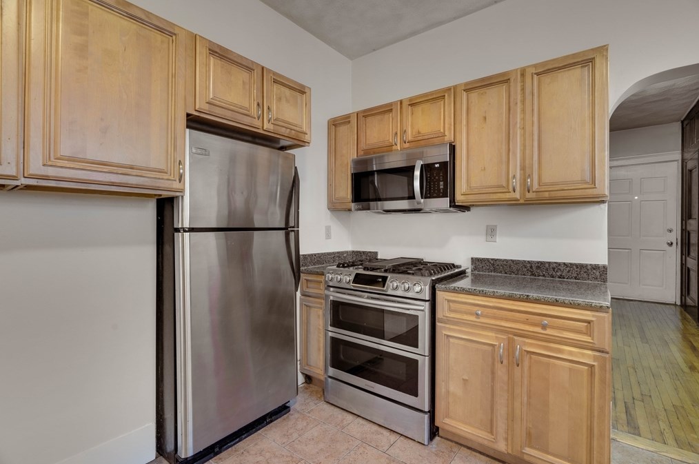 77 Pine St #1, Swampscott, MA 01907