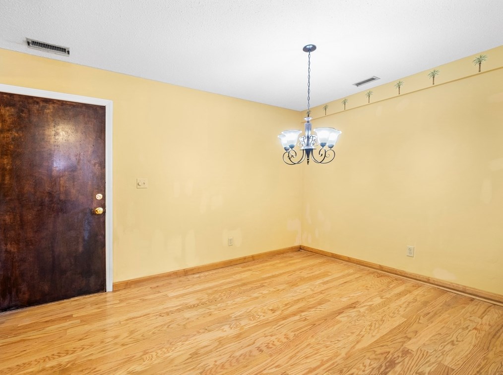 128 Warren St #12, Lowell, MA 01852