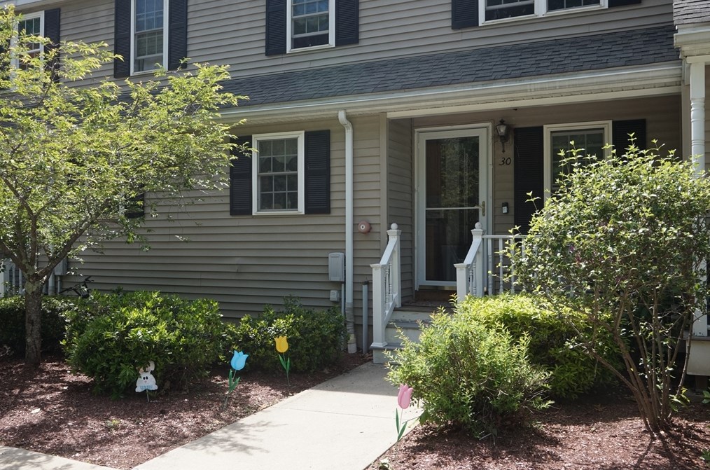 30 Constitution Dr, Fitchburg, MA 01420 exterior