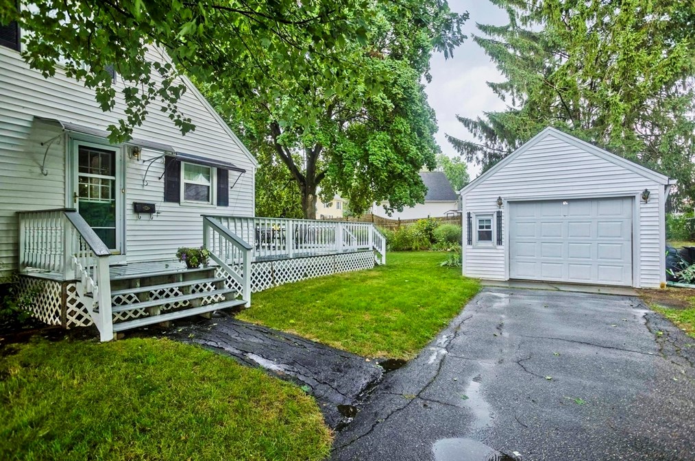 55 Hyde Ave, Chicopee, MA 01020