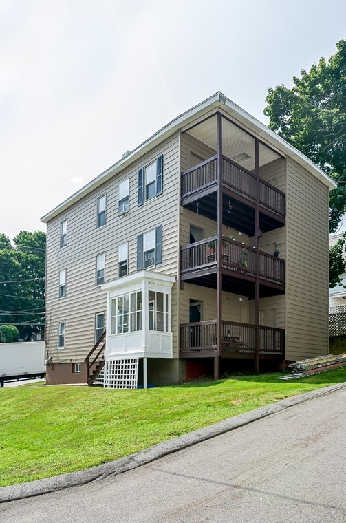 62 Whipple St, Worcester MA  01607-1364 exterior