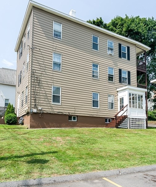 62 Whipple St, Worcester, MA 01607-1362