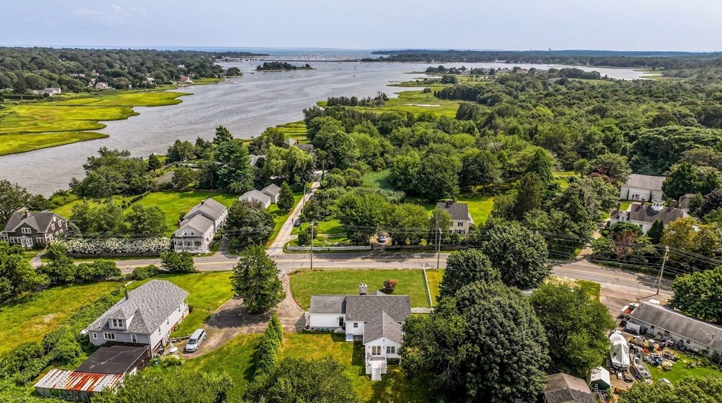 279 Russells Mills Rd, Dartmouth, MA 02748 exterior
