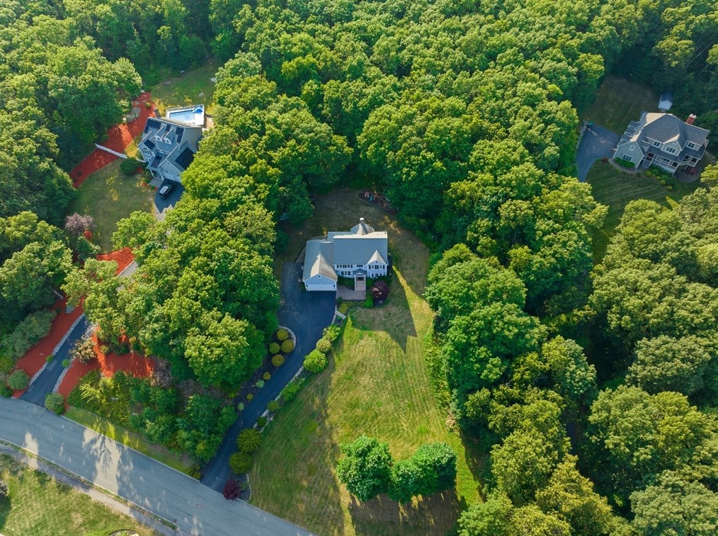 50 Acorn Dr, Uxbridge, MA 01569