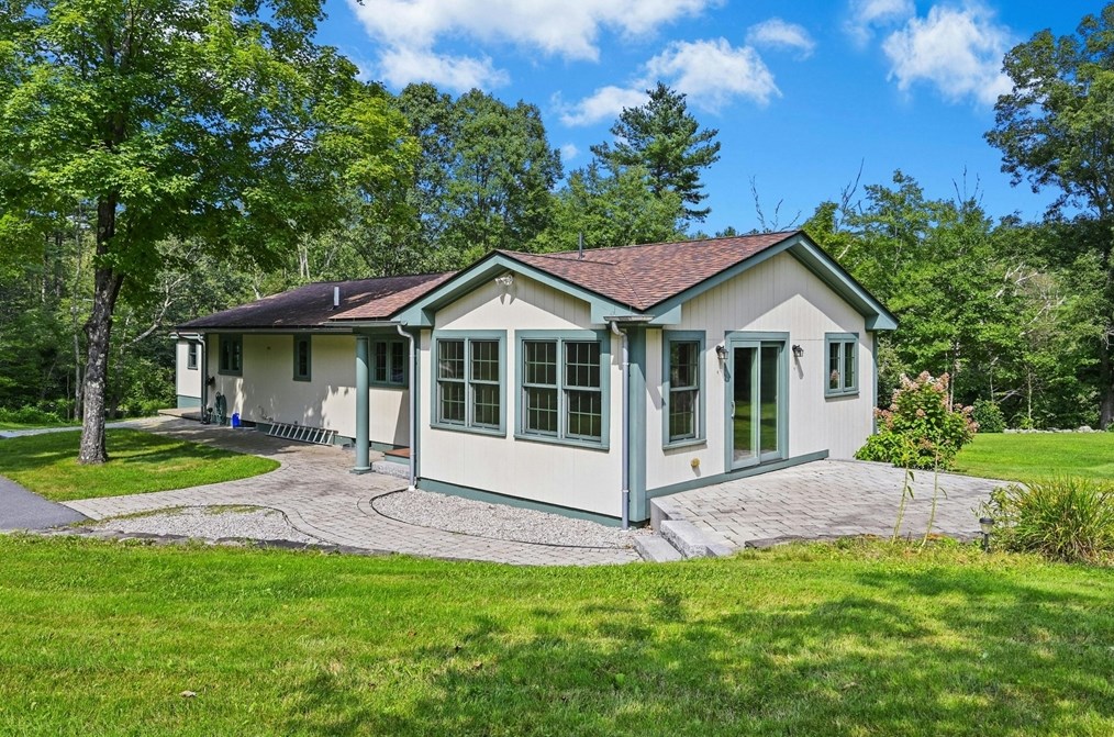 72 Westboro Rd, Upton, MA 01568