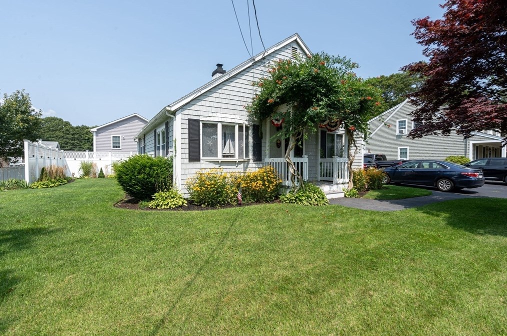 25 Bluff Ave, Mashpee, MA 02649 exterior