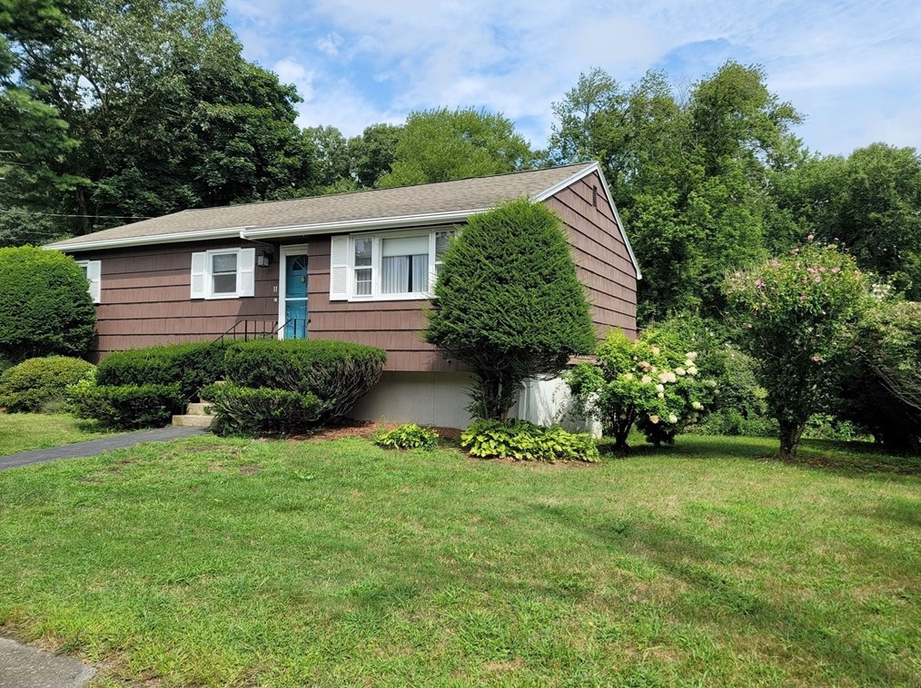 11 Oakwood Dr, Randolph, MA 02368