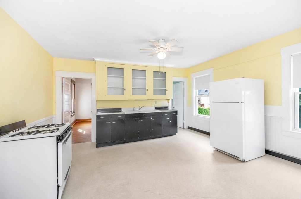 15 S Highland St, Lowell, MA 01852