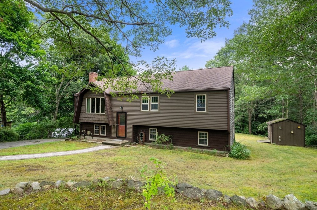 30 Jacqueline Ln, Plymouth, MA 02360