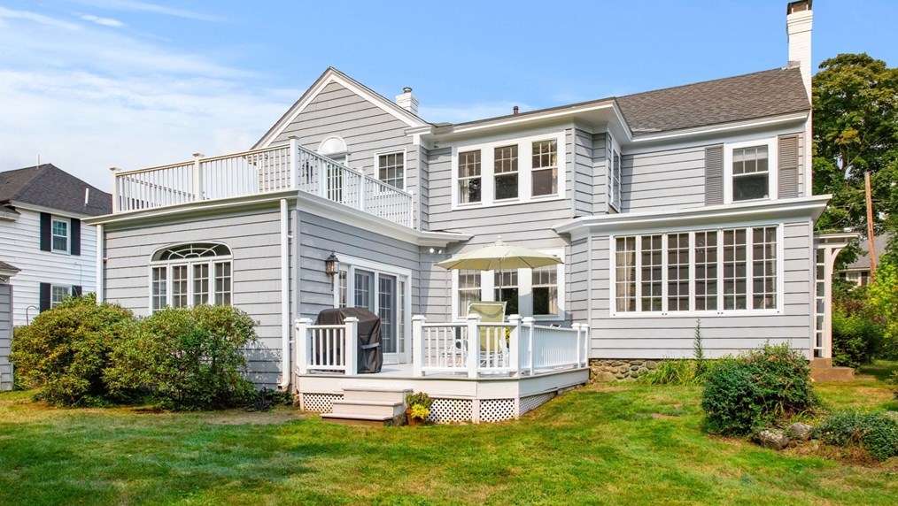 31 Garden Rd, Lowell, MA 01852