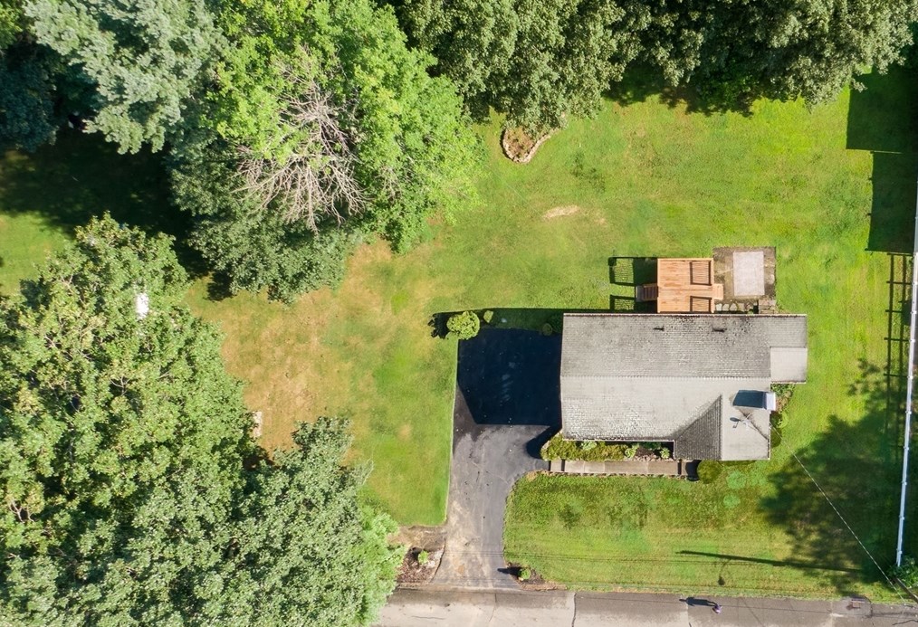 8 Mayflower Cir, Leicester, MA 01524