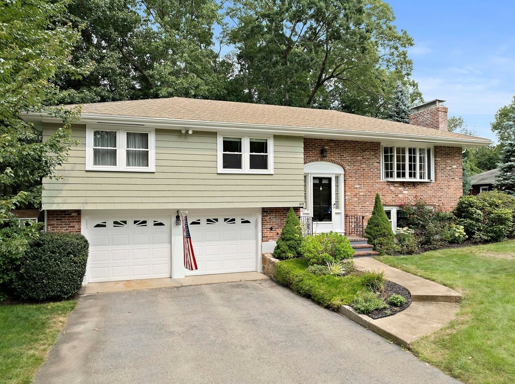 68 Heather Ln, Weymouth, MA 02190