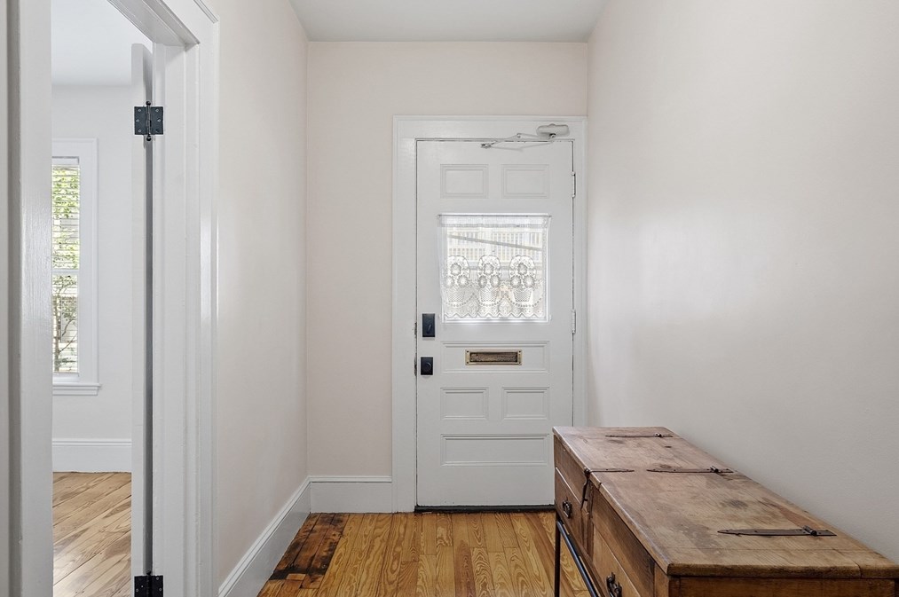 68 Banks St #1a, Cambridge, MA 02138