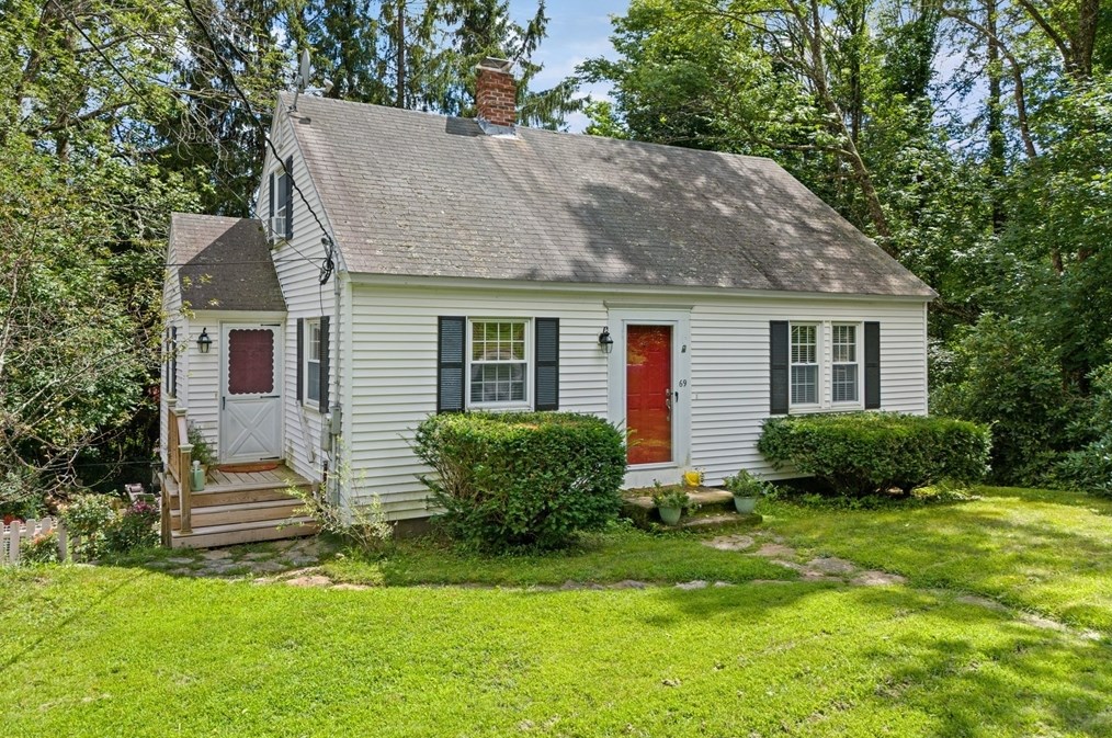 69 Center St, Ashburnham, MA 01430
