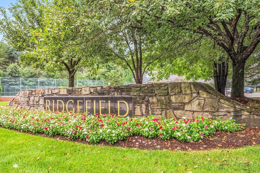 210 Ridgefield Cir #b, Clinton, MA 01510