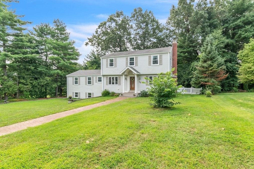 42 Ridgecrest Dr, Montgomery, MA 01085