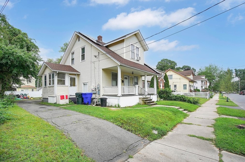69 Monrovia St, Springfield, MA 01104
