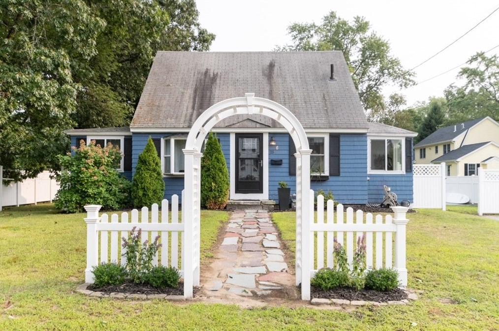 25 Warren Ave, Chelmsford, MA 01824