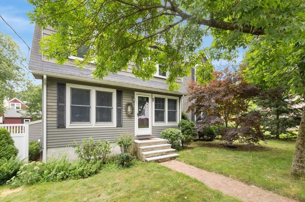 71 Grove St, Reading, MA 01867 exterior