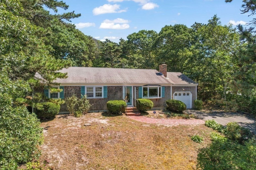 106 Chatham Crest Dr, Chatham, MA 02633