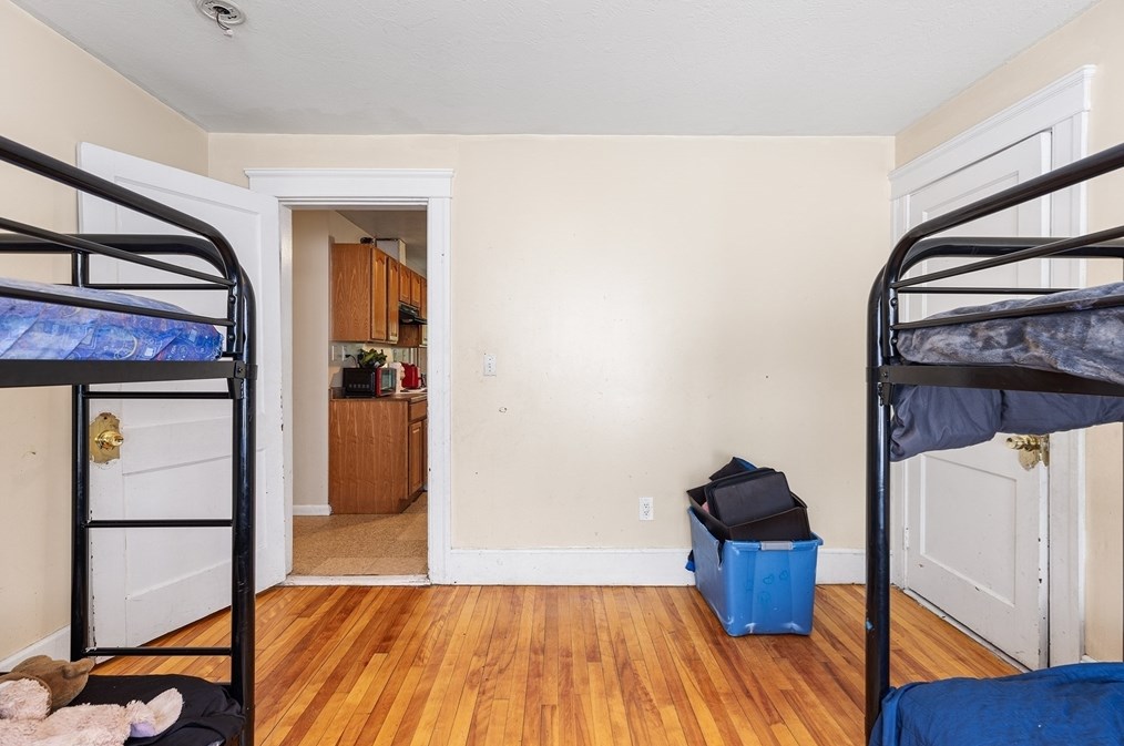 64 Gage St, Worcester MA  01605-5021 exterior