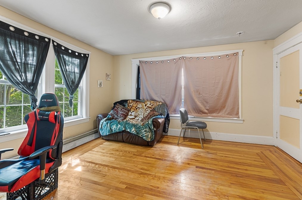 64 Gage St, Worcester MA  01605-5021 exterior