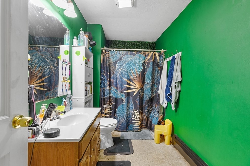 64 Gage St, Worcester MA  01605-5021 exterior