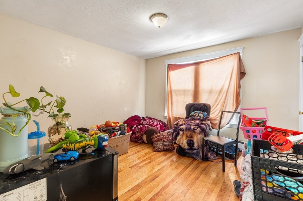 64 Gage St, Worcester MA  01605-5021 exterior