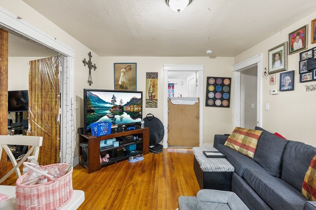 64 Gage St, Worcester MA  01605-5021 exterior