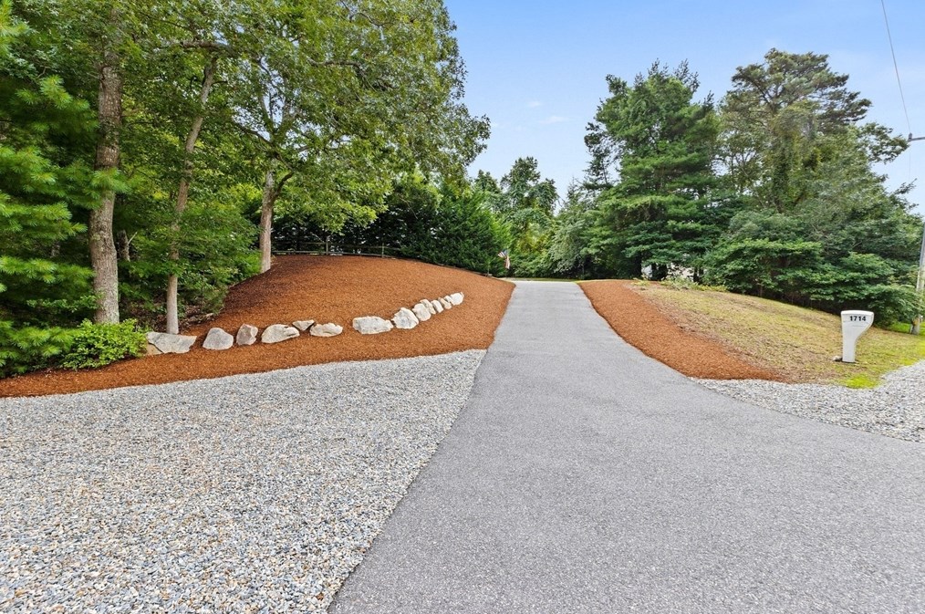 1714 State Rd, Plymouth MA  02360-7106 exterior