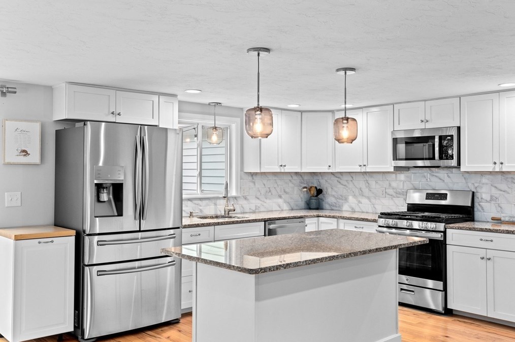 1714 State Rd, Plymouth MA  02360-7106 exterior