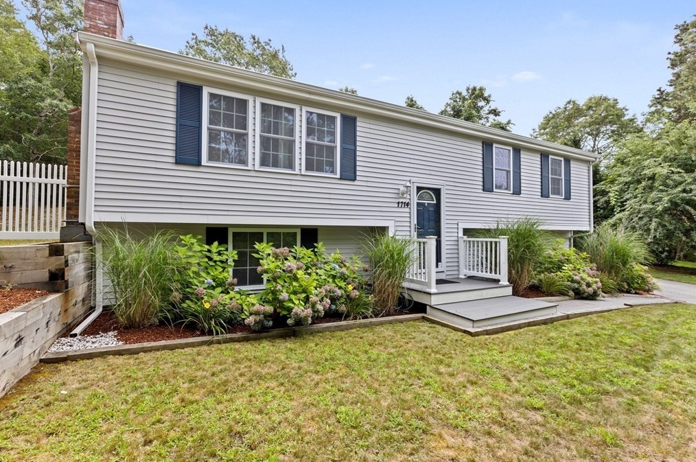 1714 State Rd, Plymouth MA  02360-7106 exterior