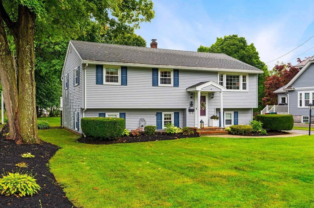 46 Rivercliff Rd, Lowell, MA 01852