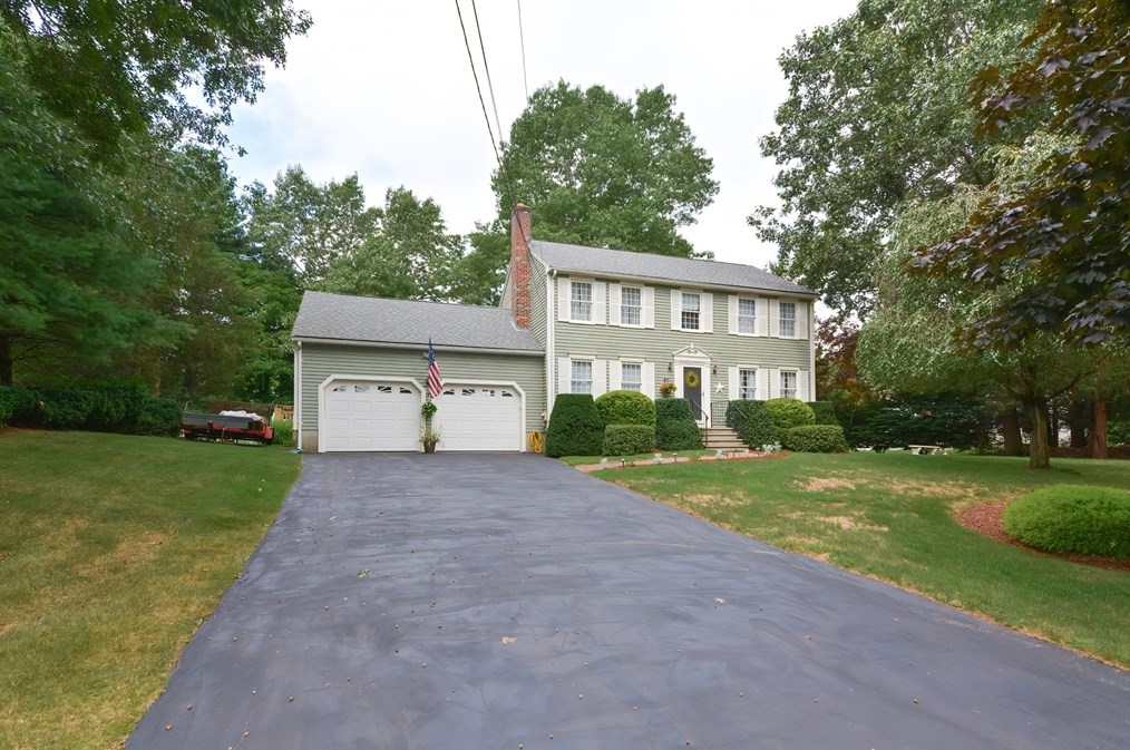 7 Treeland Dr, Walpole, MA 02081