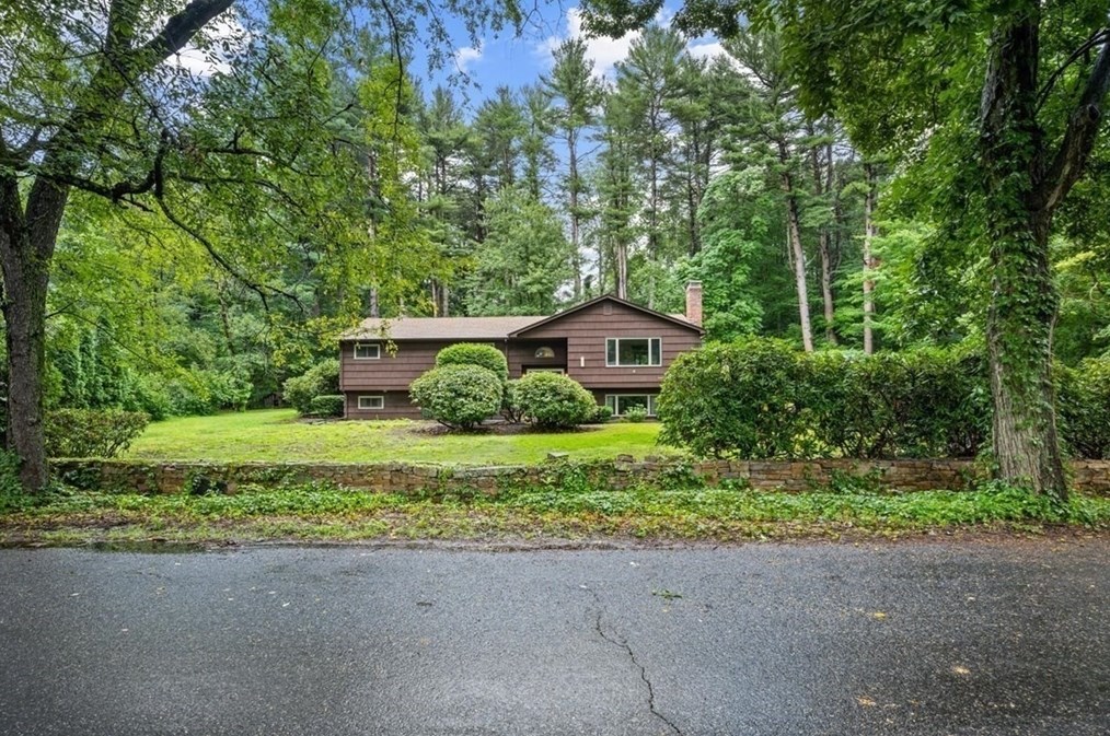 31 Stone School Rd, Sutton, MA 01590