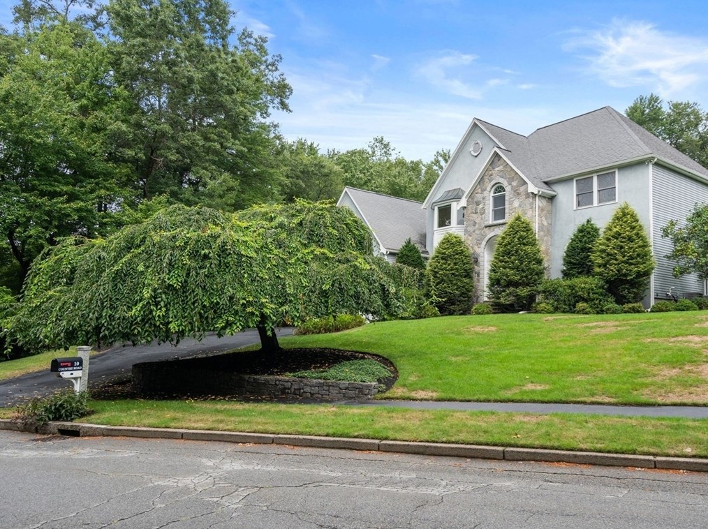 10 Country Rd, Holliston, MA 01746