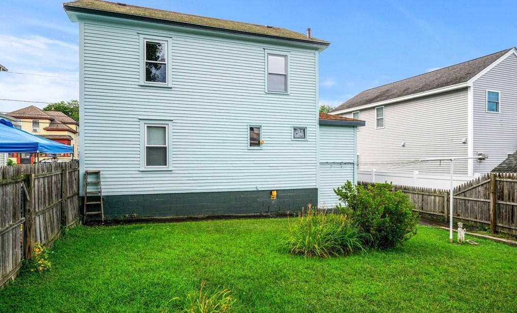 96 Lafayette St, Lowell, MA 01854