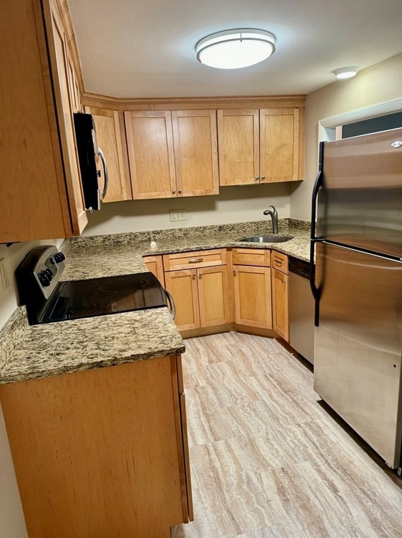 45 Jacqueline Rd Apt 2, Waltham, MA 02452